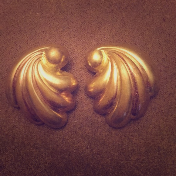 Vintage PAT’D MONET GoldTone Metal Earrings HUGE - Picture 1 of 8